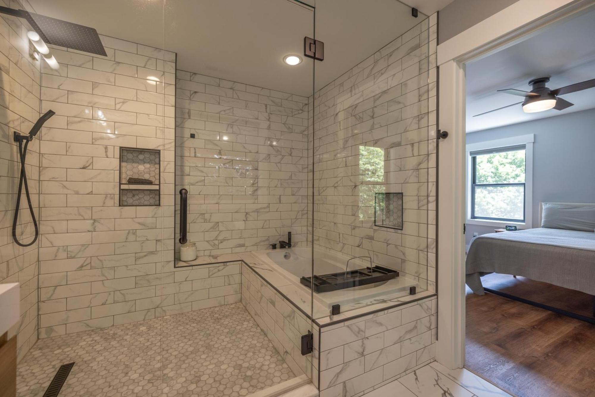 Вілла Mid-Century Modern Impeccable Remodel With Hot Tub Ешвілл Екстер'єр фото