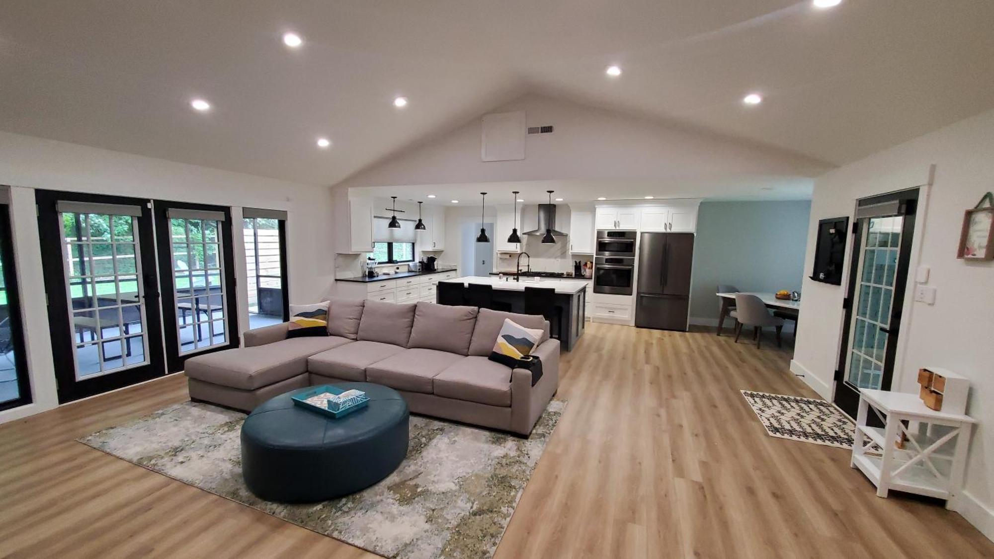 Вілла Mid-Century Modern Impeccable Remodel With Hot Tub Ешвілл Екстер'єр фото